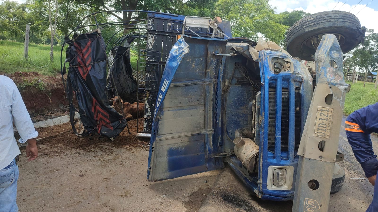 Denuncian que ‘mala’ pavimentación en la vía Santa Lucía-Moñitos, habría ocasionado un accidente